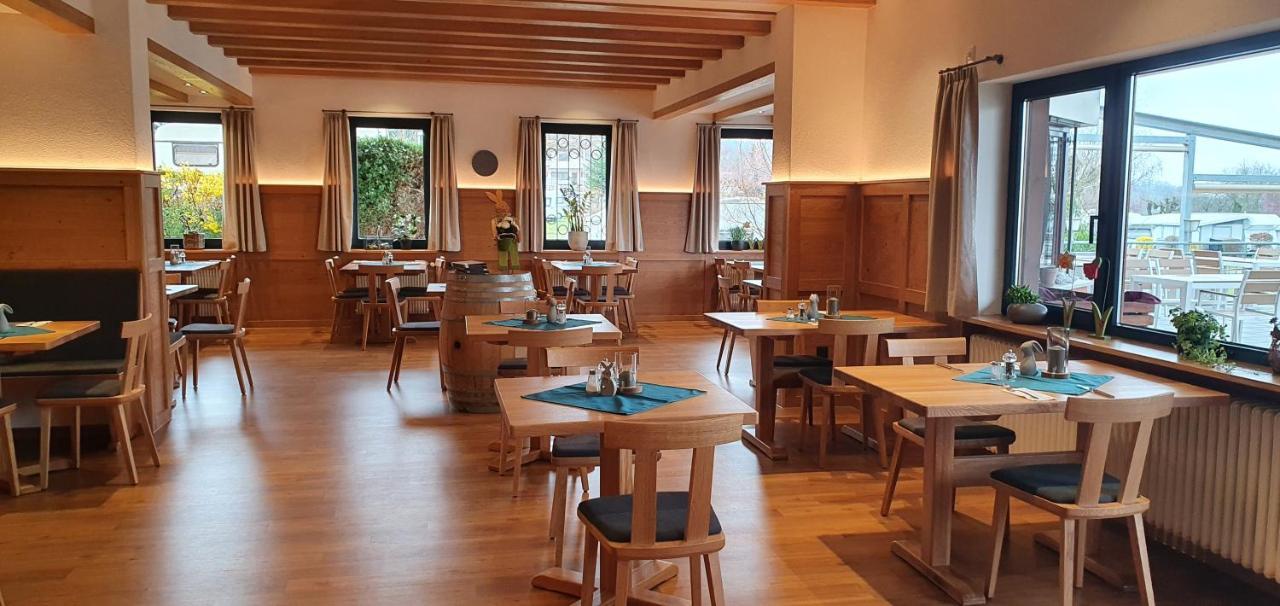 Lug Ins Land Restaurant & Ferienwohnungen 바드벨링겐 외부 사진